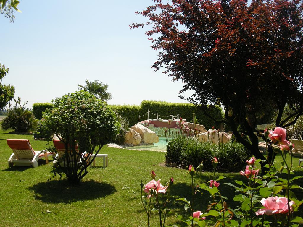 Bastide Des Princes B&B Caderousse Exteriör bild