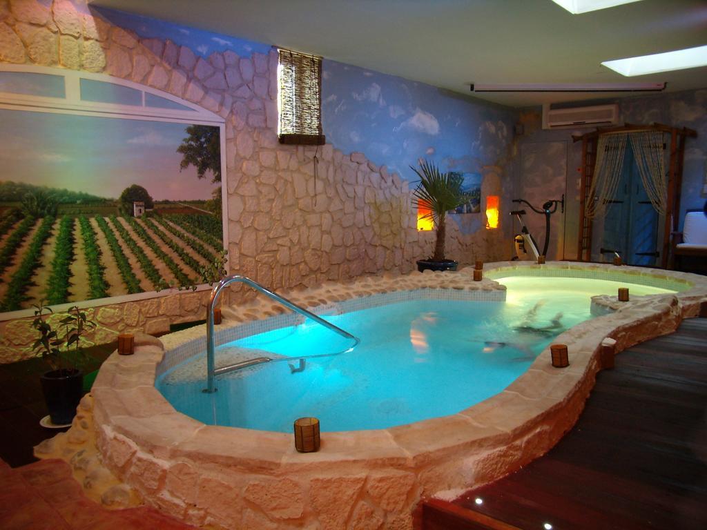 Bastide Des Princes B&B Caderousse Exteriör bild