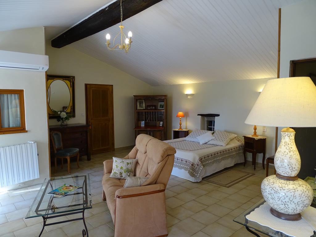 Bastide Des Princes B&B Caderousse Exteriör bild