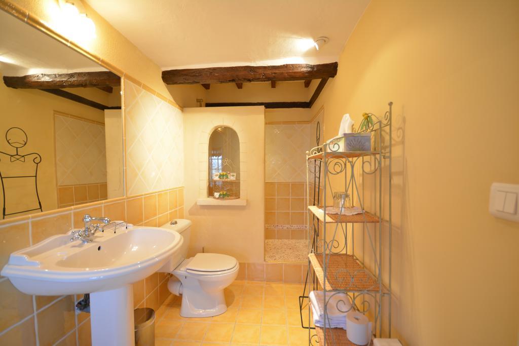 Bastide Des Princes B&B Caderousse Exteriör bild