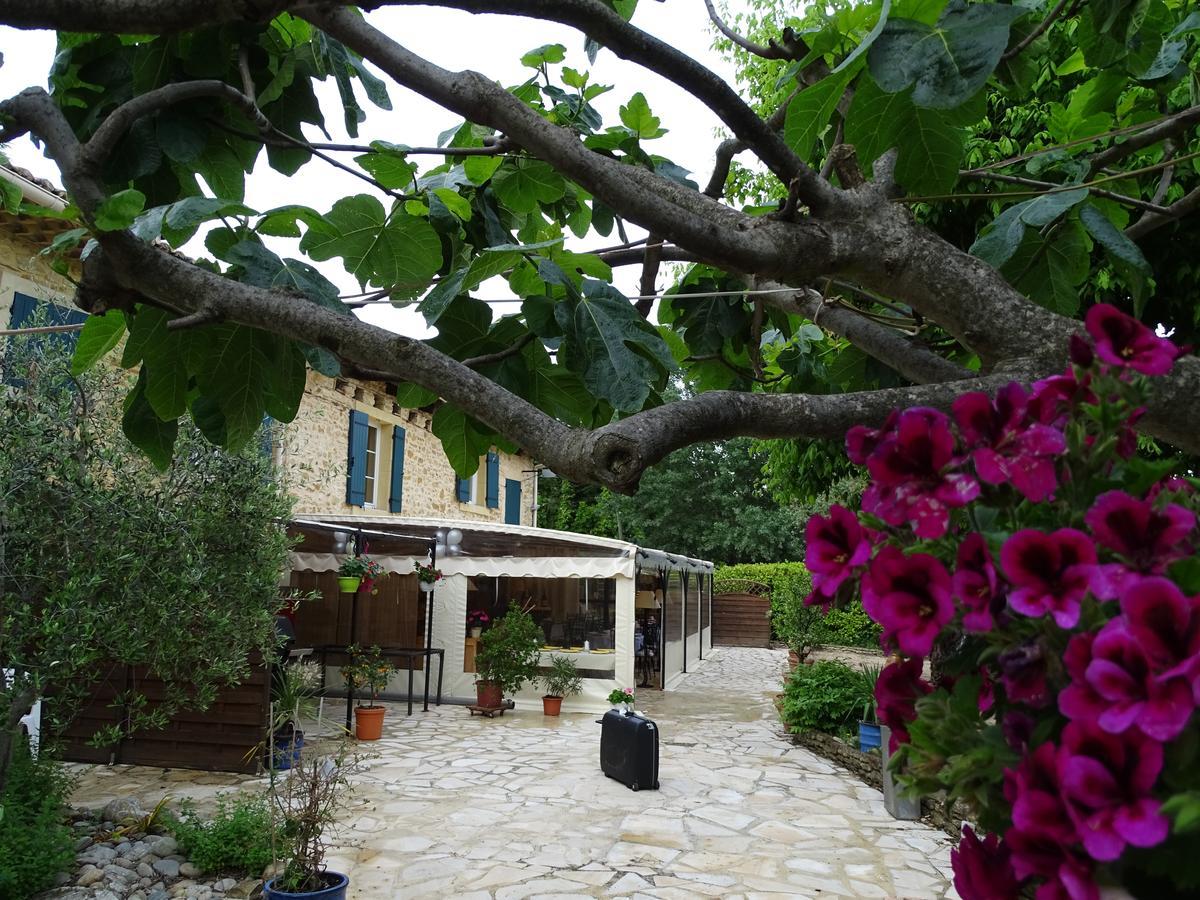 Bastide Des Princes B&B Caderousse Exteriör bild